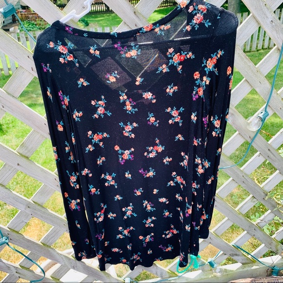 Black Floral Long Sleeve - Picture 3 of 4